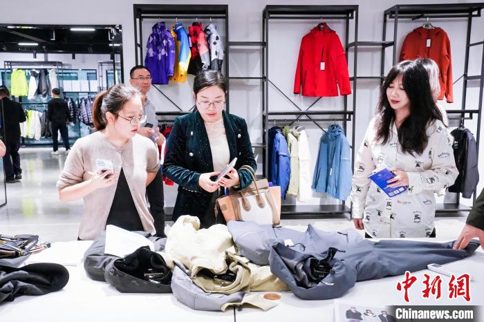 三门县体育产业多点开花的实践：从冲锋衣产业