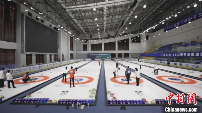 北方草原上的呼伦贝尔迎来冰壶全国冠军赛开赛