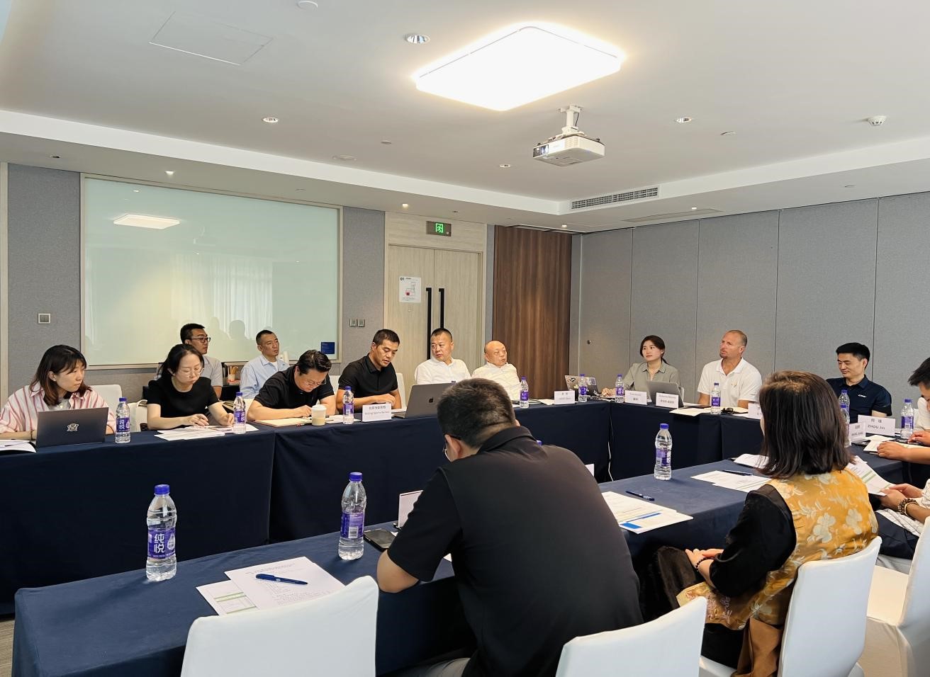 国际雪联官员考察北京大跳台世界杯筹办工作 赛