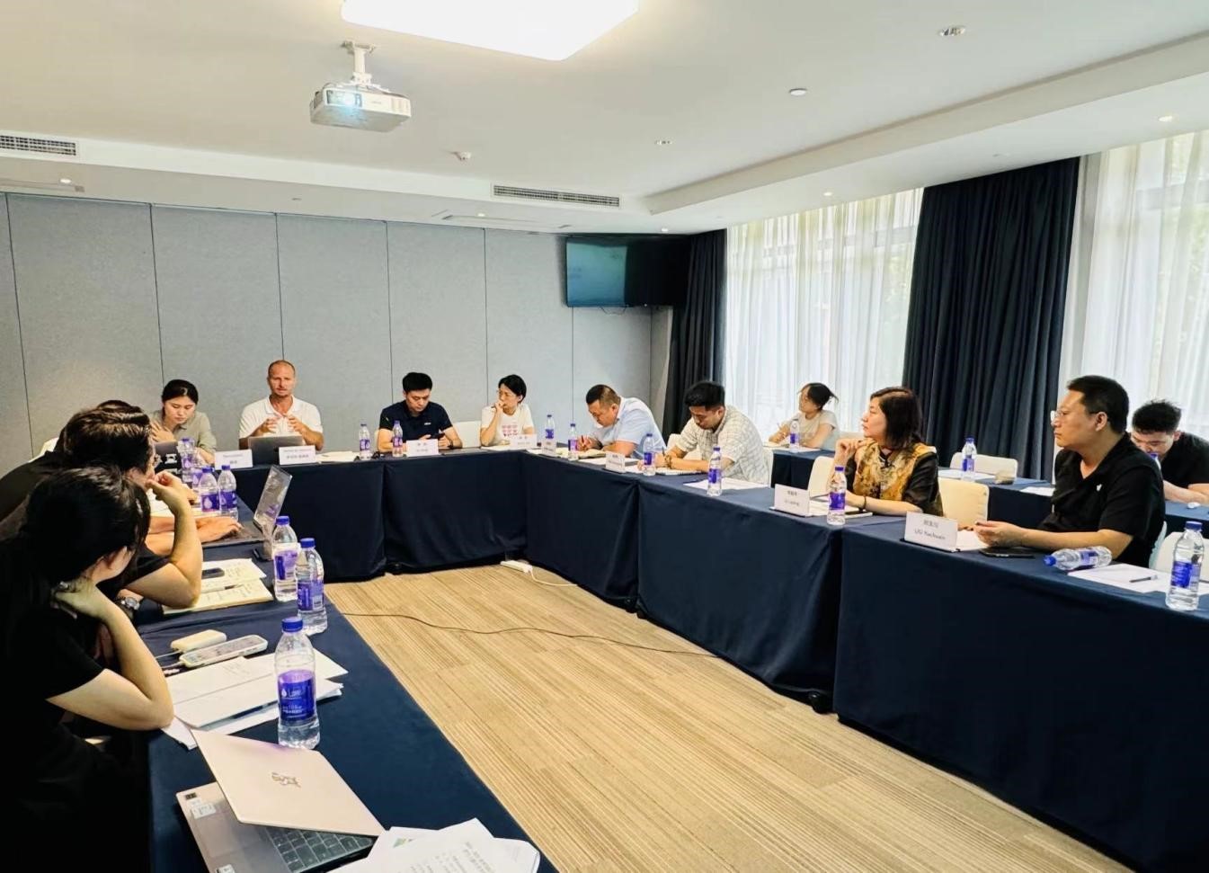 国际雪联官员考察北京大跳台世界杯筹办工作 赛