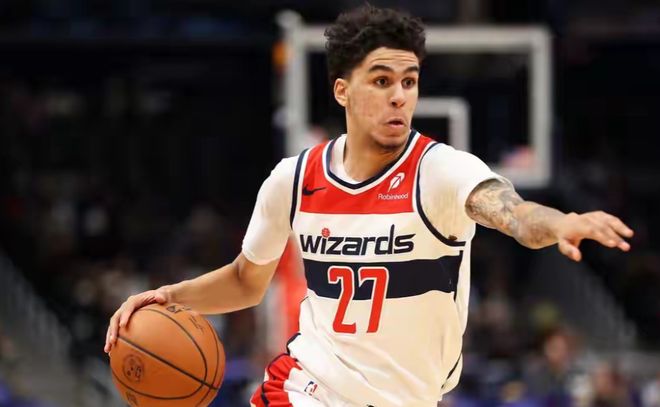 奇才主场迎战勇士鏖战至终场 莱利库利巴利特雷