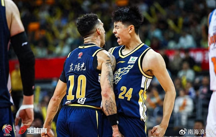 广东男篮22分大胜新疆，杜锋不骂人成关键转折点