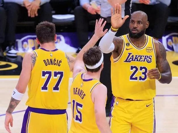 湖人双杀火箭詹姆斯创60年历史纪录