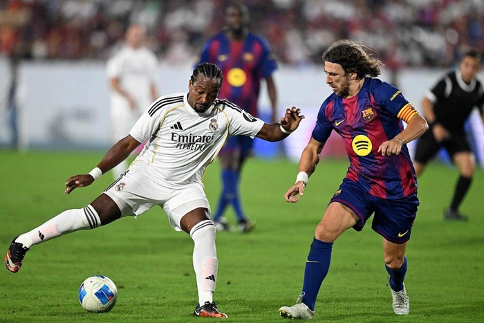 皇马vs巴萨21世纪最佳阵容对决：硬仗型全明星