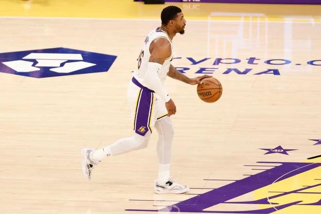 湖人缺阵三大核心仍胜火箭 詹姆斯肯纳德联手助