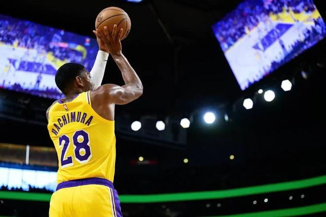 湖人缺阵三大核心仍胜火箭 詹姆斯肯纳德联手助