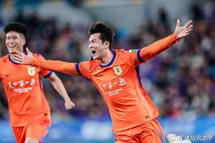 山东泰山2-1逆转津门虎 陈泽仕绝杀首球成关键转